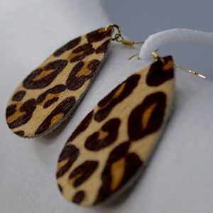 I am selling this new set of earrings that I recently made!